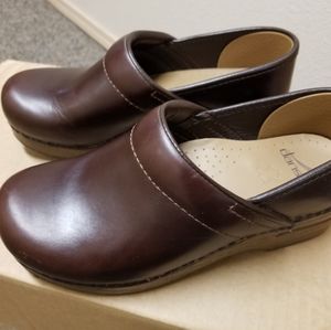 Dansko clogs - brown sz 37 like new